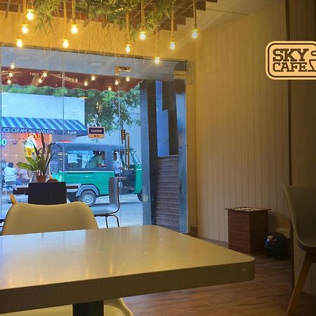 Sky Hostel Negombo Bagian luar foto