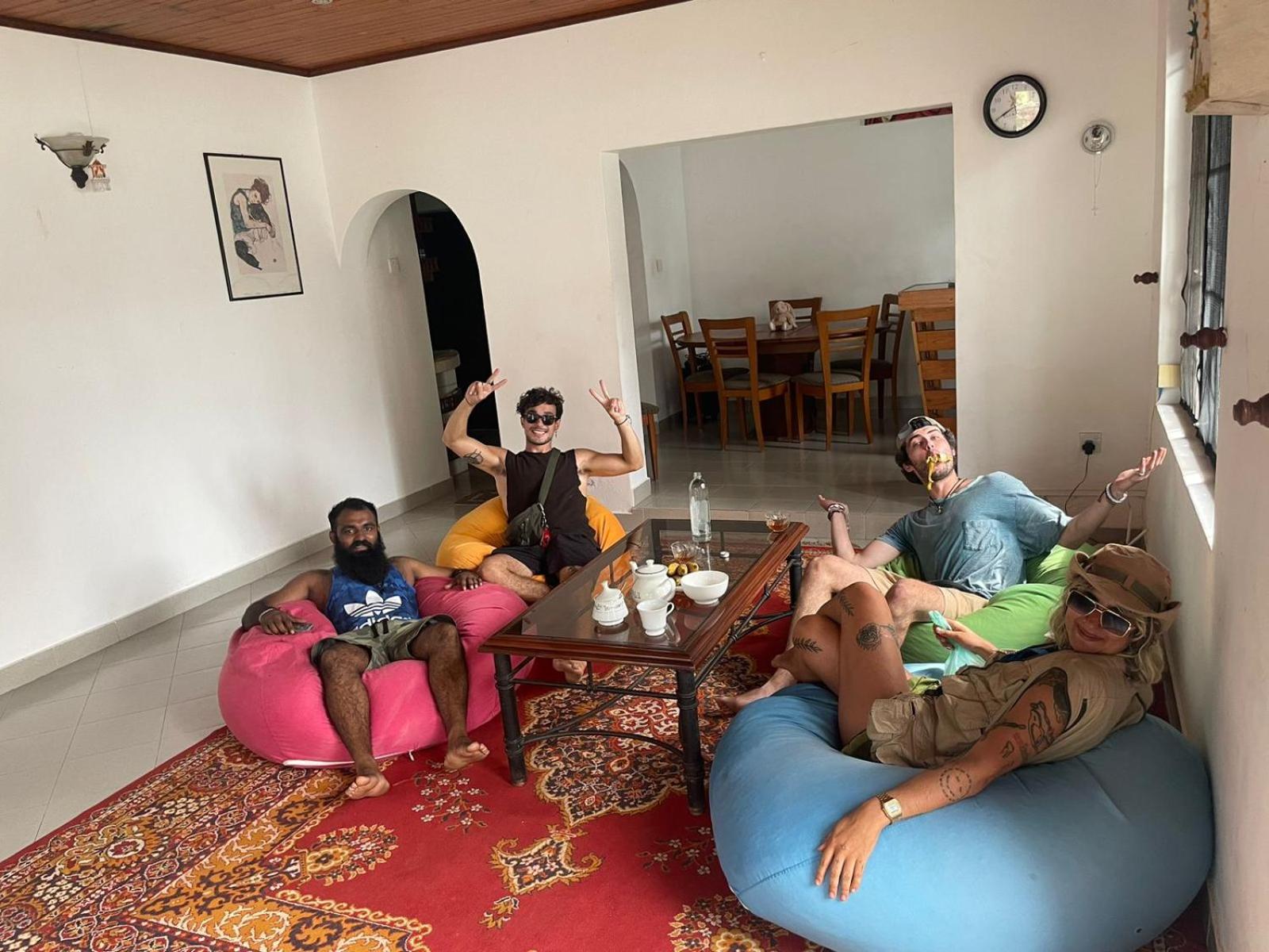 Sky Hostel Negombo Bagian luar foto