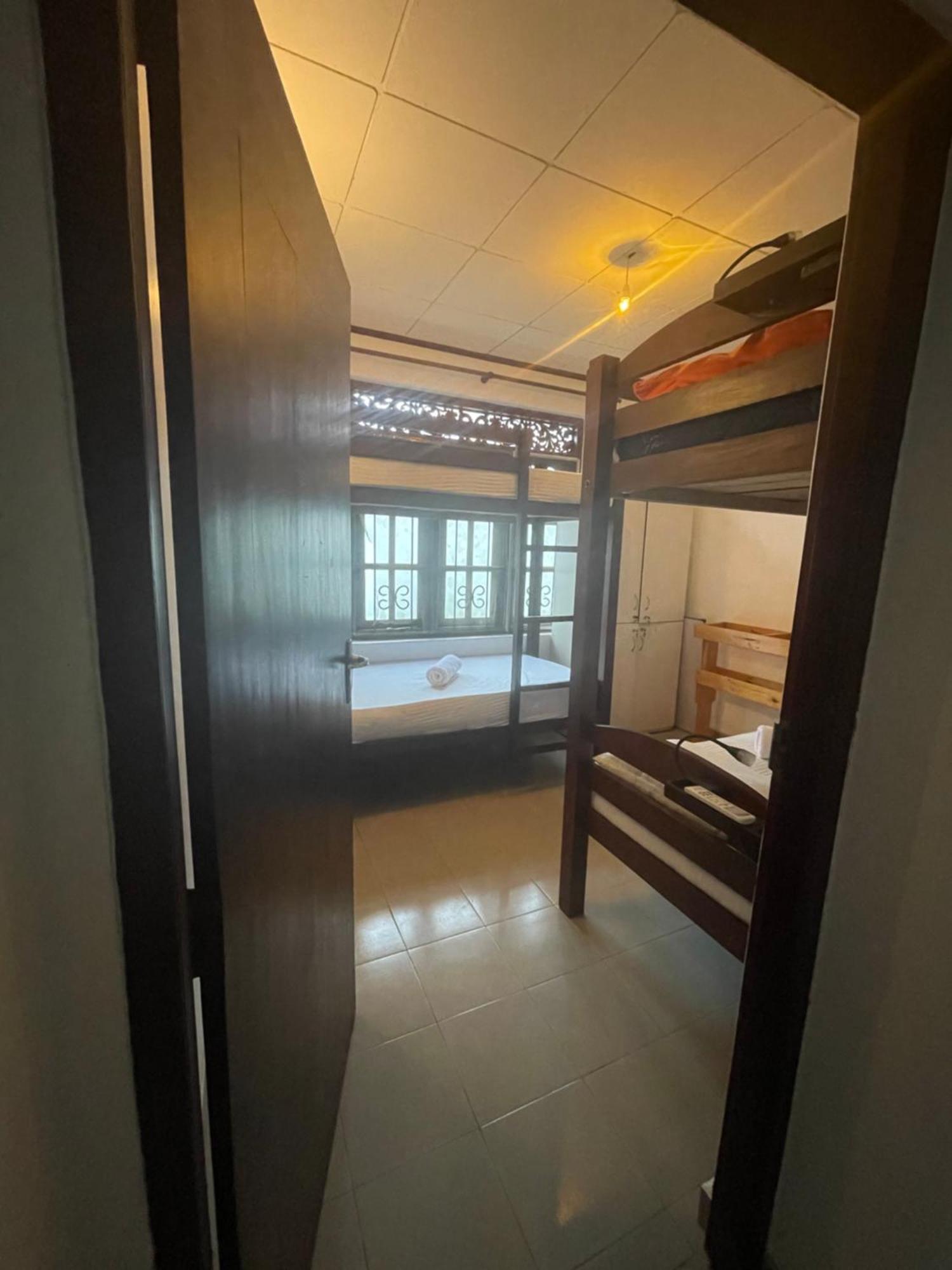 Sky Hostel Negombo Bagian luar foto