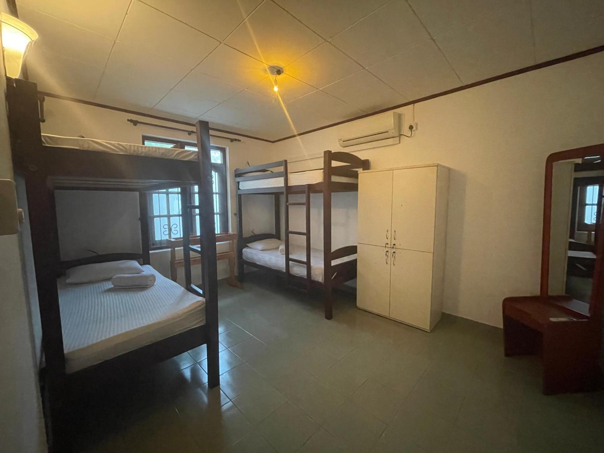 Sky Hostel Negombo Bagian luar foto