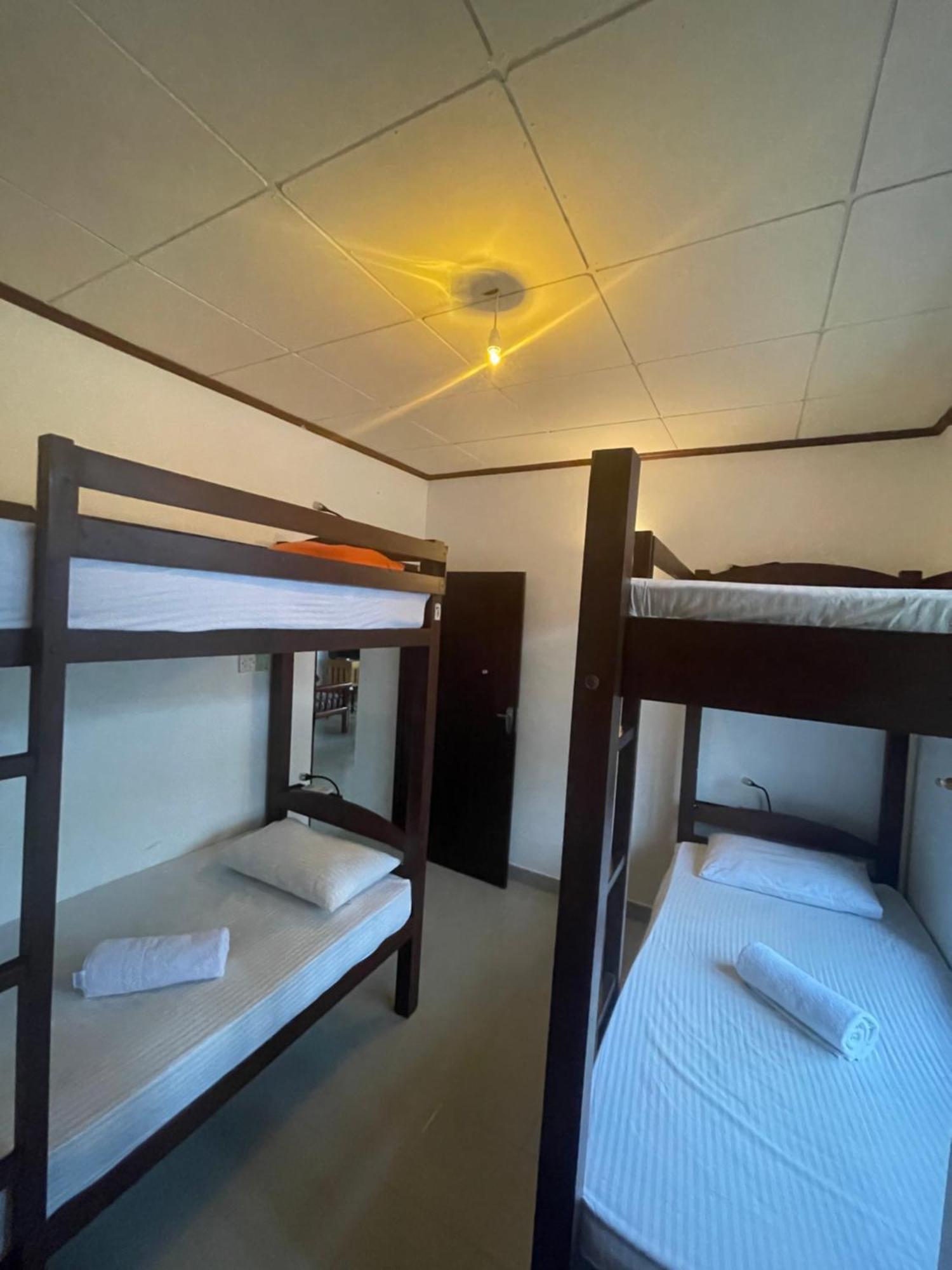 Sky Hostel Negombo Bagian luar foto